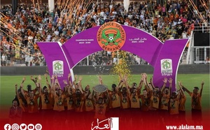 في عرس رياضي ببركان.. فريق النهضة يرفع عاليا درع البطولة الوطنية الاحترافية بالملعب البلدي