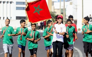 كردادي حاملة العلم الوطني في المرحلة 6 من "سباق التناوب الرمزي المسيرة الخضراء"