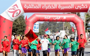عامل إقليم الصويرة يسلم بنحسي العلم الوطني في "سباق التناوب الرمزي المسيرة الخضراء"