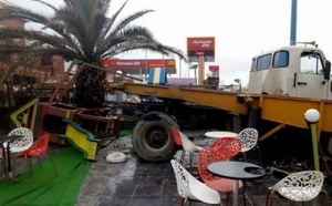 عطب في الفرامل يتسبب في انحراف شاحنة واقتحامها لمقهى بالبرنوصي مخلفة خسائر جسيمة
