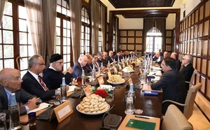 مستشارو جلالة الملك يترأسون اجتماعا لتحيين مبادرة الحكم الذاتي تحت السيادة المغربية