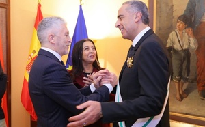 حموشي يتقلد وسام الصليب الأكبر للاستحقاق للحرس المدني الإسباني