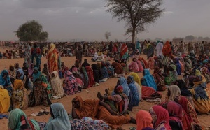 السودان تواجه أعنف موجة نزوح في تاريخها بسبب الأوضاع السياسية