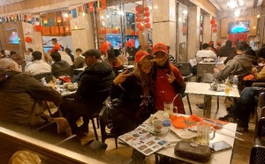 مقاهي الرباط تعوض مدرجات مركب الأمير مولاي عبد الله في ليلة كروية انتهت بتعادل ضد مالي