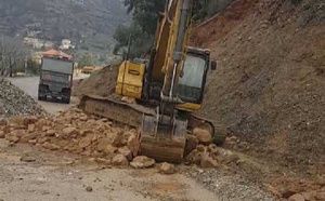 السلطات تسابق الزمن لفتح طريق الوحدة الرابط بين إساكن وكتامة وتاونات