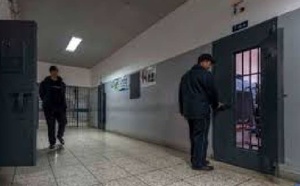 سنتان حبسا نافذا وغرامة مالية لشاب اعتدى على والدته وشقيقته بالحسيمة