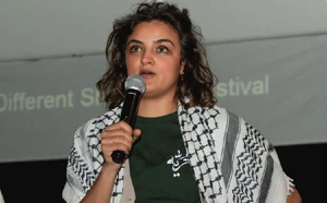 إطلاق سراح إحدى أبرز وجوه “جيل زد” بعد توقيفها في مطار مراكش