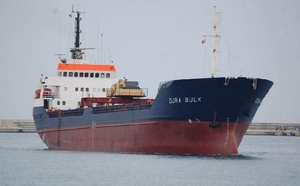 غرق سفينة تحمل علم دولة بنما قبالة سواحل العيون و طرفاية