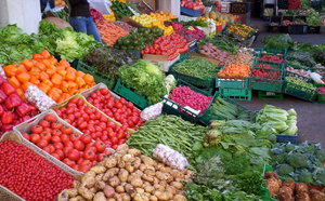 المغاربة‭ ‬مستاؤون‭ ‬من‭ ‬تواصل‭ ‬ارتفاع‭ ‬أسعار‭ ‬الخضر‭ ‬والفواكه‮ ‬