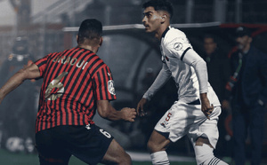 رغم النقص العددي… أولمبيك آسفي ينتزع تعادلا بطعم الانتصار من قلب الجزائر ويقترب من النهائي التاريخي