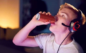 مشروبات الطاقة تحت المجهر: دعوات عاجلة لحماية القاصرين من “إدمان مقنّع”