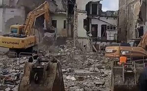 “درب الرماد” تحت الجرافات… عملية هدم واسعة تستنفر الدار البيضاء وتُشعل مشاعر الحسرة بالمدينة القديمة