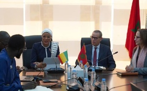 بوشتى المومني رئيس جامعة عبد المالك السعدي بتطوان، يتباحث مع السيدة دياكا سيديبي، وزيرة التعليم العالي والبحث العلمي والابتكار في جمهورية غينيا
