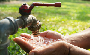 المغرب يعزز التزويد بالماء الشروب عبر اقتناء ما يقرب 200 محطة متنقلة لتحلية المياه