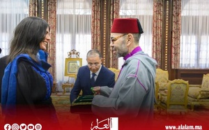 جلالة الملك يستقبل المتسلقة المغربية نوال صفنضلة ويوشحها بوسام المكافأة الوطنية من درجة ضابط