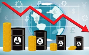 أسعار النفط تنهار إلى مستويات ما قبل الحرب