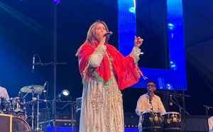 الفنانة صابرينا… صوت الحسيمة الذي عبر الحدود وأدخل الأغنية الريفية إلى بيوت المغاربة