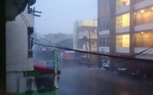 بالفيديو.. إعصار مُدمر يضرب دولة الفلبين
