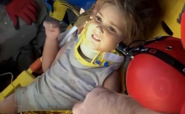 زلزال أزمير.. إنقاذ طفلة تركية بعد بقائها تحت الأنقاض 91 ساعة