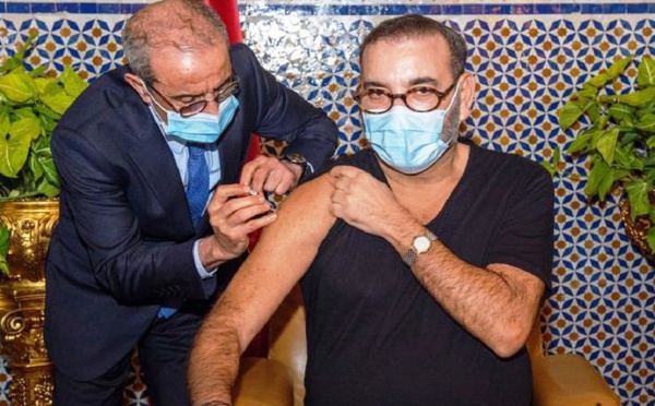 الملك يتلقى الحقنة الثانية من لقاح كورونا