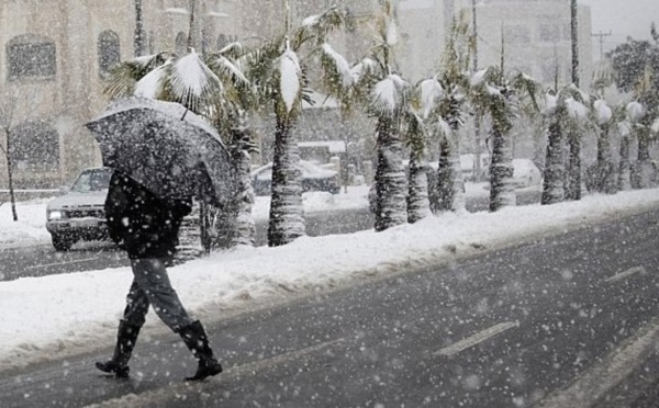 أمطار قوية وثلوج مرتقبة بعدد من المناطق المغربية خلال الأحد والإثنين