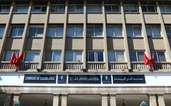 مجلس جماعة البيضاء ينهي ولايته بحرمان 1200 موظف من  تعويضاتهم