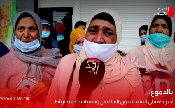 بالدموع.. أسر معتقلي ليبيا تطالب بإعادة أبنائهم إلى أرض الوطن