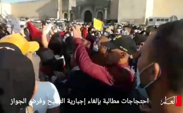 احتجاجات مطالبة بإلغاء إجبارية التلقيح والجواز بمكناس