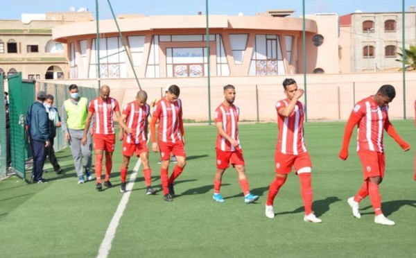 المغرب التطواني يؤزم وضعية جمعية سلا وتواركة يرضخ للتعادل أمام شباب بنجرير