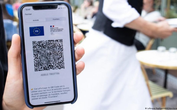 فرنسا تلغي العمل بشهادة اللقاح ووضع الكمامة