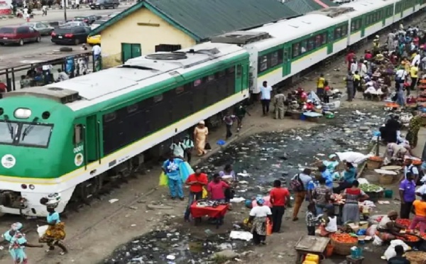 قتلى بين الركاب واختطاف آخرين في هجوم على قطار بـ"نيجيريا"