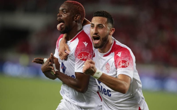 الوداد يحرز لقب الدوري بتعادله مع مولودية وجدة 2-2 