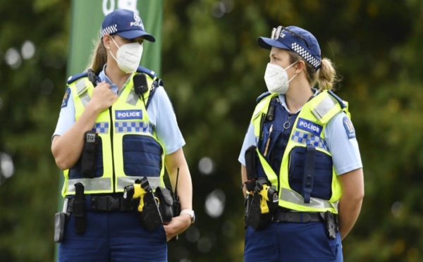 تهديدات بقنابل تستنفر 12 مدرسة في نيوزيلندا