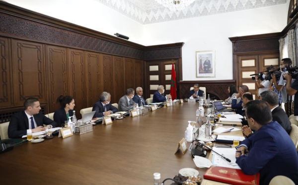 الحكومة تشرع في تنزيل مشاريع إصلاح الإدارة المغربية