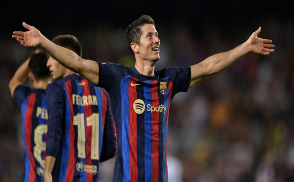 ليفاندوفسكي يقود برشلونة لاكتساح فيكتوريا بلزن 