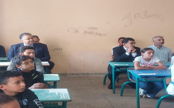 عامل إقليم الجديدة يقوم بزيارات تفقدية لعدة مؤسسات تربوية بالوسطين القروي والحضري