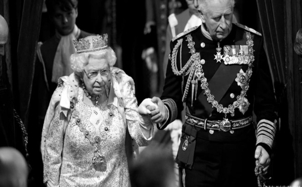 العالم يرثي الملكة إليزابيث والملك الجديد تشارلز الثالث يخاطب البريطانيين