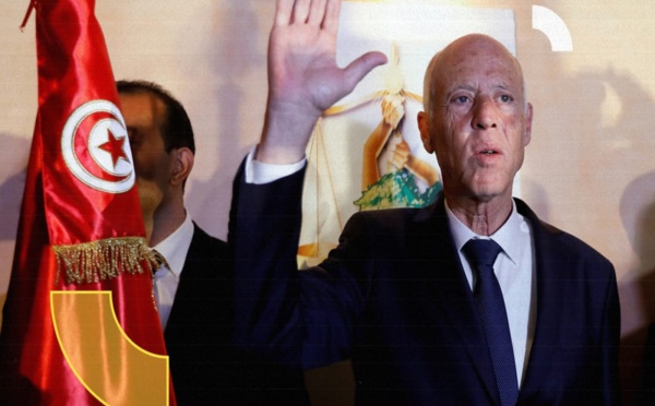 أثار غضب المعارضة.. رئيس تونس يصدر مشروع قانون انتخابي يغير نظام الاقتراع ويقلص دور الأحزاب
