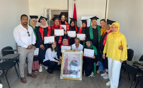 تتويج الدفعة الأولى في المغرب لأمهات الأطفال التوحديين 