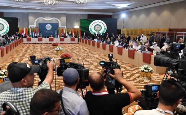 الوفد الإعلامي المغربي يمنع من تغطية أشغال القمة العربية بالجزائر