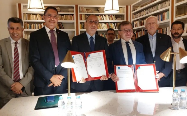 جامعة القاضي عياض وجامعة لاروشيل توقعان اتفاقية شراكة 