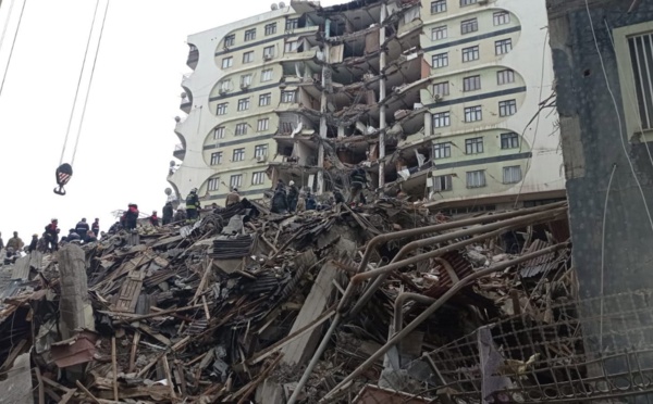 أردوغان يعلن ارتفاع عدد ضحايا الزلزال المدمر وعمال الإنقاذ يسابقون الزمن لانتشال العالقين