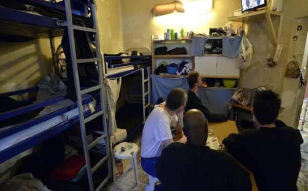 فرنسا تحطم الرقم القياسي في عدد المعتقلين بسجونها