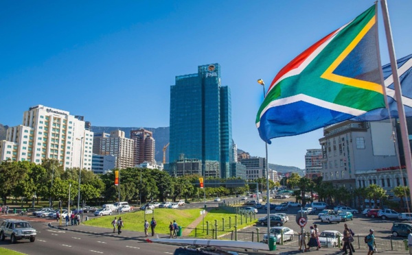 جنوب‭ ‬أفريقيا‭ ‬من‭ ‬إرهاب‭  ‬الدولة‭ ‬إلى‭ ‬احتيال‭ ‬الدولة