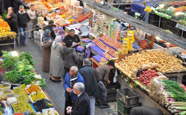 أسعار‭ ‬الخضر‭ ‬والفواكه‭ ‬تشتعل‭ ‬والمغاربة‭ ‬يكتوون..