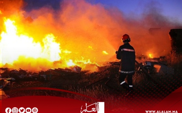 حريق مدمر في سوق أثاث يخلّف خسائر مالية كبيرة دون إصابات في الأرواح