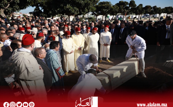 بحضور الأمير مولاي رشيد.. جثمان الفقيد "آيت إيدر" يُوَارِي الثرى بمقبرة الشهداء