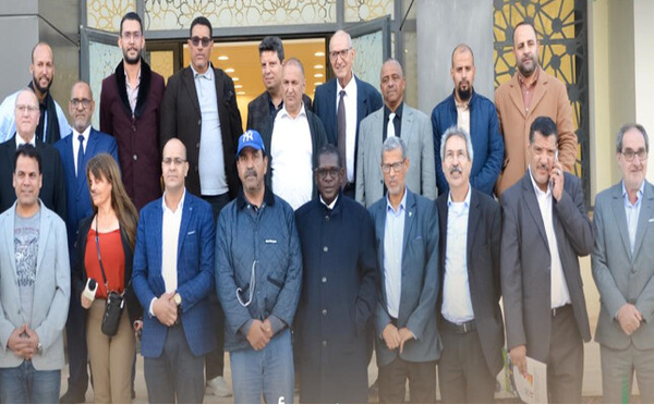 محمد رشيد يشيد بدور جماعة العيون والوفد الإعلامي ينبهر ببنياتها التحتية