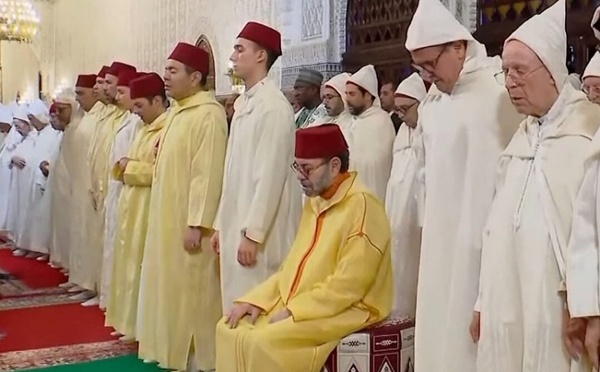 أمير المؤمنين يحيي ليلة القدر المباركة ويسلم جوائز لأهل القرآن والحديث