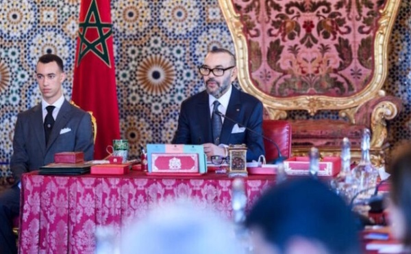 جلالة الملك يترأس مجلسا وزاريا ويعين مجموعة من المسؤولين الترابيين